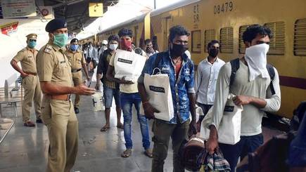 തൊഴിലാളികൾക്ക് ടിക്കറ്റ് വിൽക്കുന്നില്ല; സംസ്ഥാന സർക്കാരിൽ നിന്ന് ഈടാക്കുന്നത് ചെലവിെൻറ 15 ശതമാനമെന്ന് റെയിൽവേ തൊഴിലാളികൾക്ക് ടിക്കറ്റ് വിൽക്കുന്നില്ല; സംസ്ഥാന സർക്കാരിൽ നിന്ന് ഈടാക്കുന്നത് ചെലവിെൻറ 15 ശതമാനമെന്ന് റെയിൽവേ